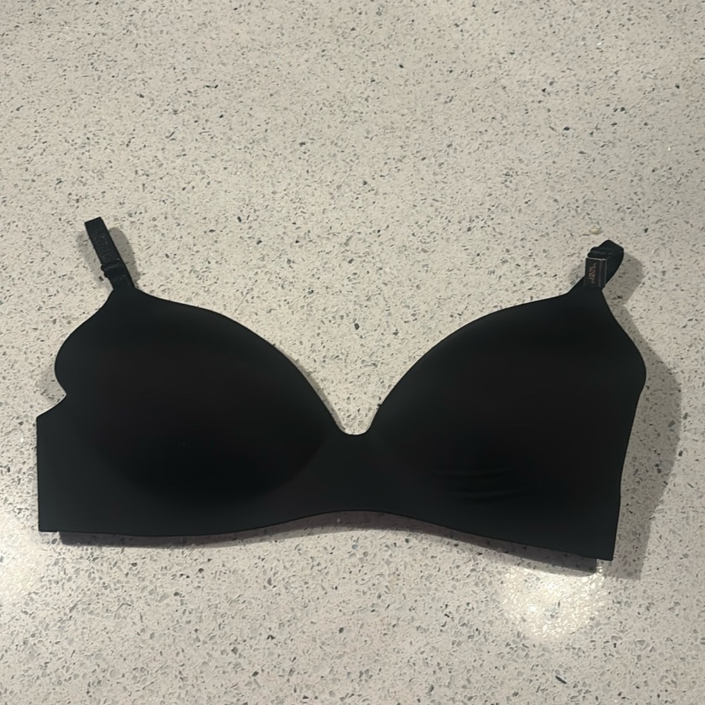 Black wireless VS bra -nwt